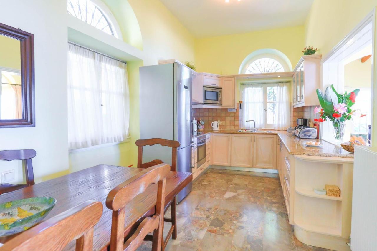 Вилла House On The Rocks Katavolos Экстерьер фото
